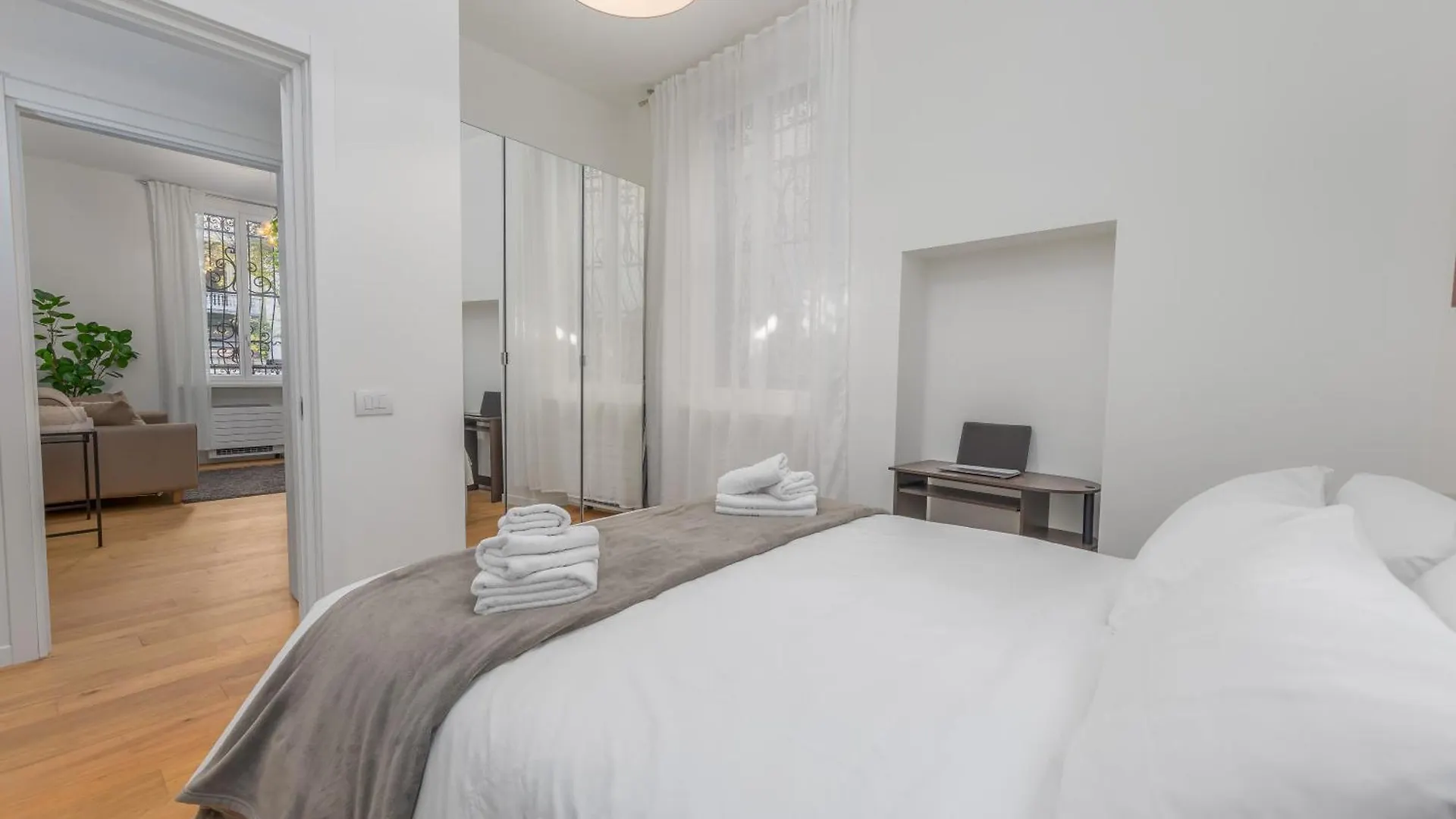 Solari Apartment, In Milan Design Area, Near Tortona District, Milano